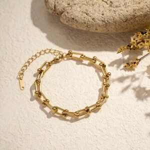 Gold Shackle Chain Bracelet